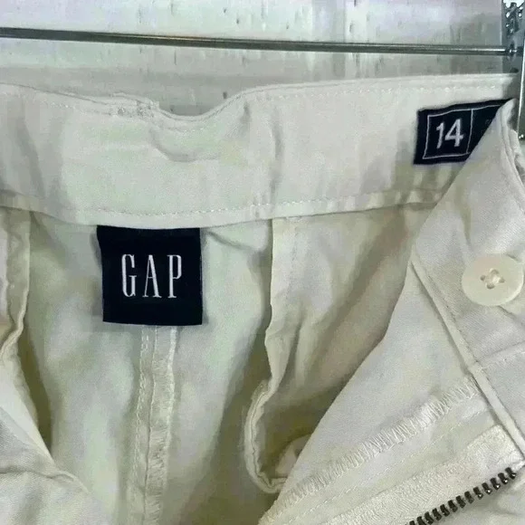 GAP Women’s Wide Leg Cream Pleated Khakis Pants 29” inseam with double enclosure - Picture 2 of 10